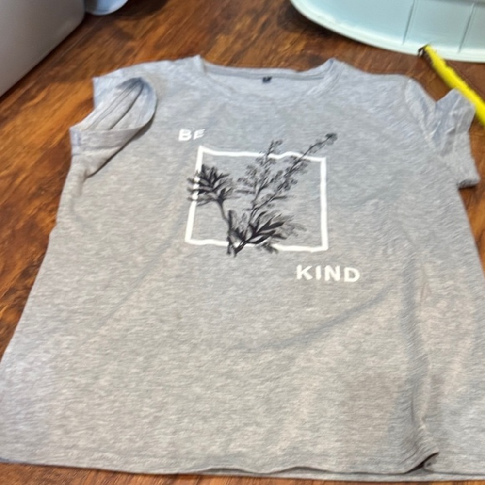 Women's Gray Short Sleeve Tee with Floral Design